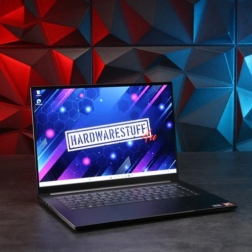 Razer Blade 16 Gaming Laptop / Ryzen AI 9 HX 370, RTX 5090, 64 GB DDR5, 2x 2 TB