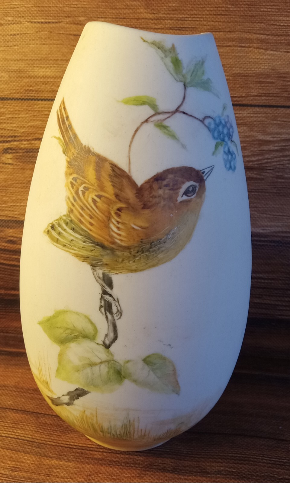 Holland Mold Wren Vase Matte 7 in. hand painted Tactical