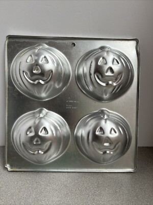 Halloween Pumpkin Jack O Lantern Muffin Cup Cake Pan Tin Made By Wilton 1990
