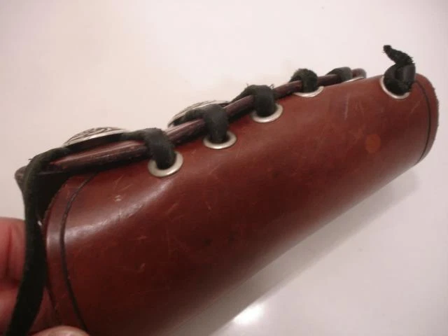 Archery Bracer Arm Guard Handmade Bowguard Celtic Knot Silver Buttons Adjustable - Image 3 of 4