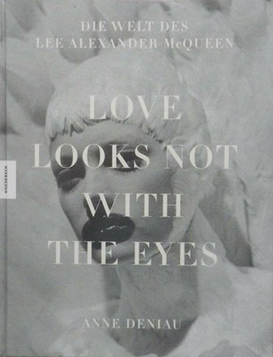 Love Looks Not With the Eyes: Die Welt des Alexander McQueen Buch Knesebeck
