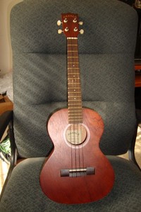 Makala MK-T Classic Tenor Ukulele + Travel Case