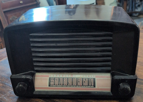 Vintage General Electric Model 107 Brown Bakelite Tube Radio Not Working