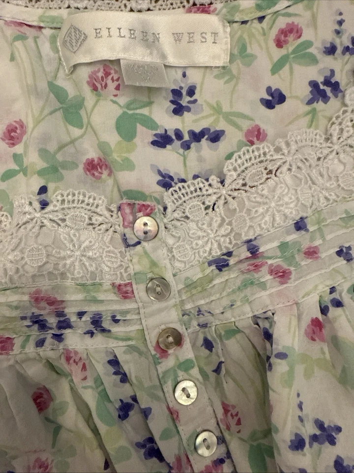 Women’s Eileen West Red Clover Cotton Lawn Robe And Nightgown Set M - Image 3 of 4