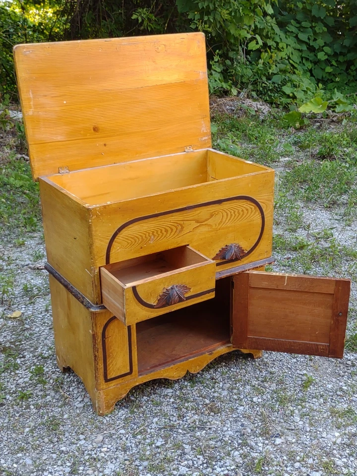 Cómoda de inodoro pintada de cabaña antigua americana temprana Pennsylvania pine cabinet Foto 3 de 4