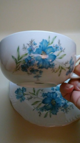 Vintage Inarco Asian Blue and White Floral Soup Cup and Saucer - Picture 5 of 5