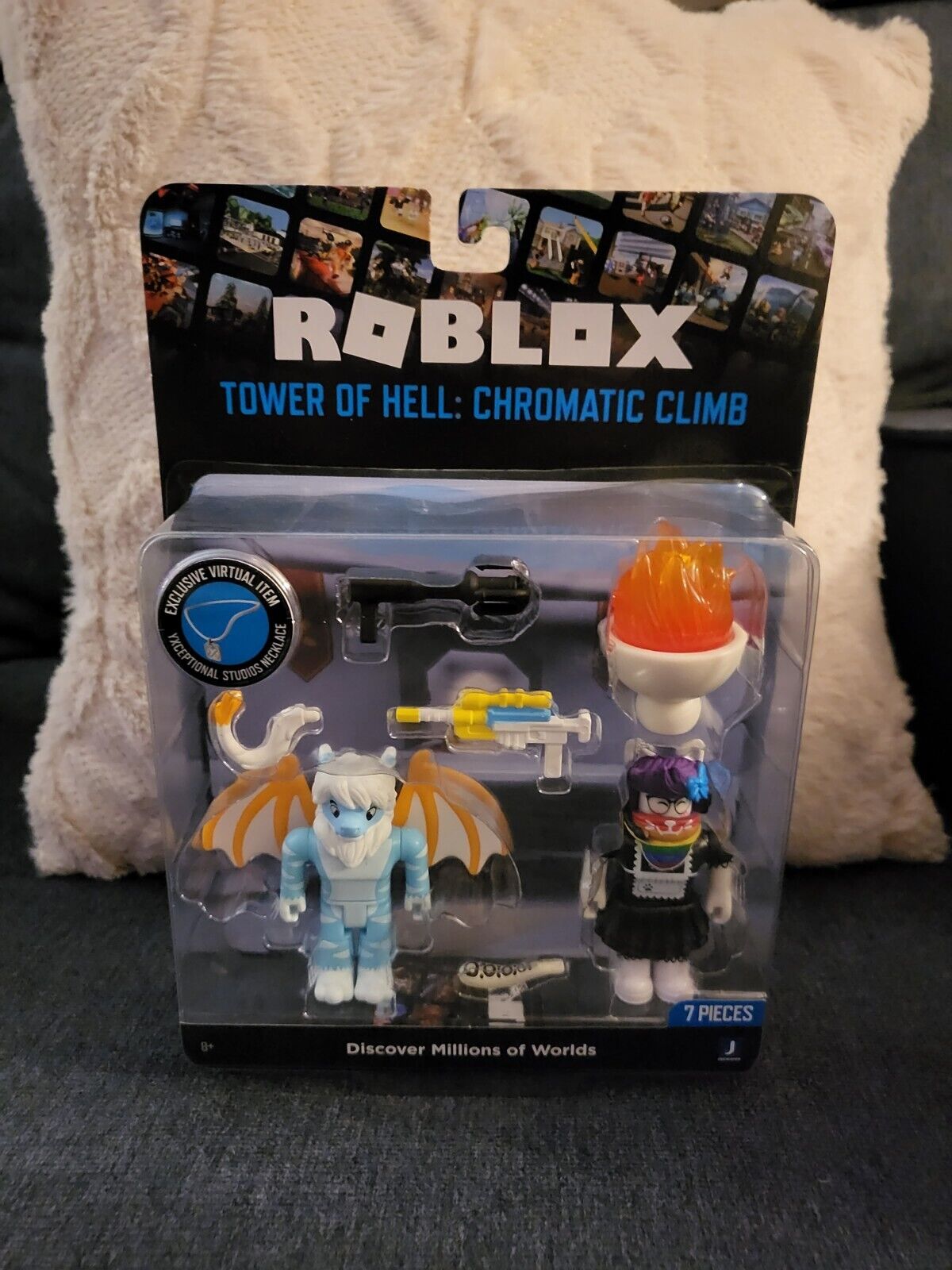 Compre Roblox - 2 Figuras de 7cm - Tower Of Hell: Chromatic Climb aqui na  Sunny Brinquedos.