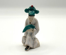 Figura sentada de hombre de barro chino hecha a mano rara con abanico y sombreros de 2"