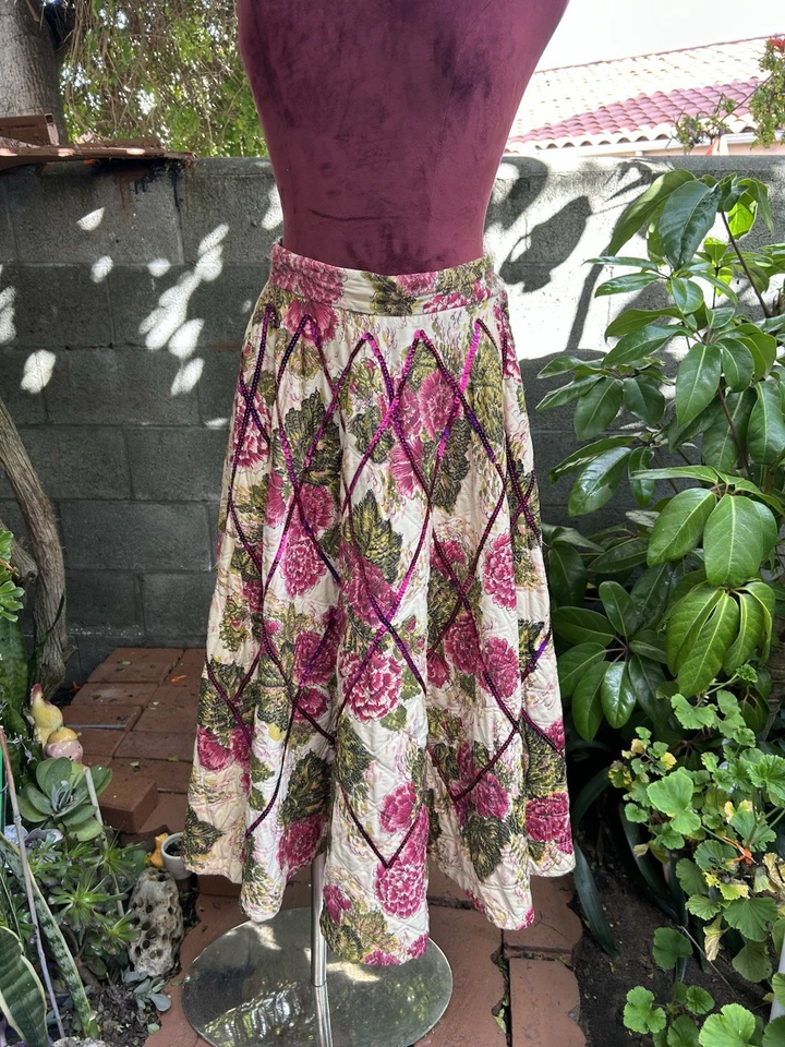 Falda circular acolchada floral con estampado de novedad vintage de los años 50 XS Foto 3 de 4