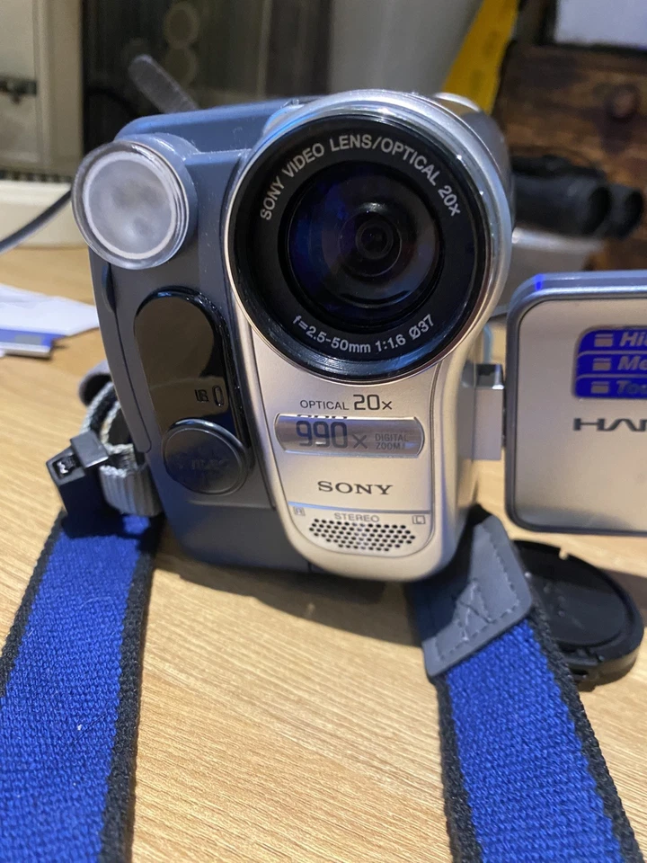 Sony DCR-TRV460E Camcorder Handycam PAL Digital Video Camera Recorder.Works read - Image 2 of 4