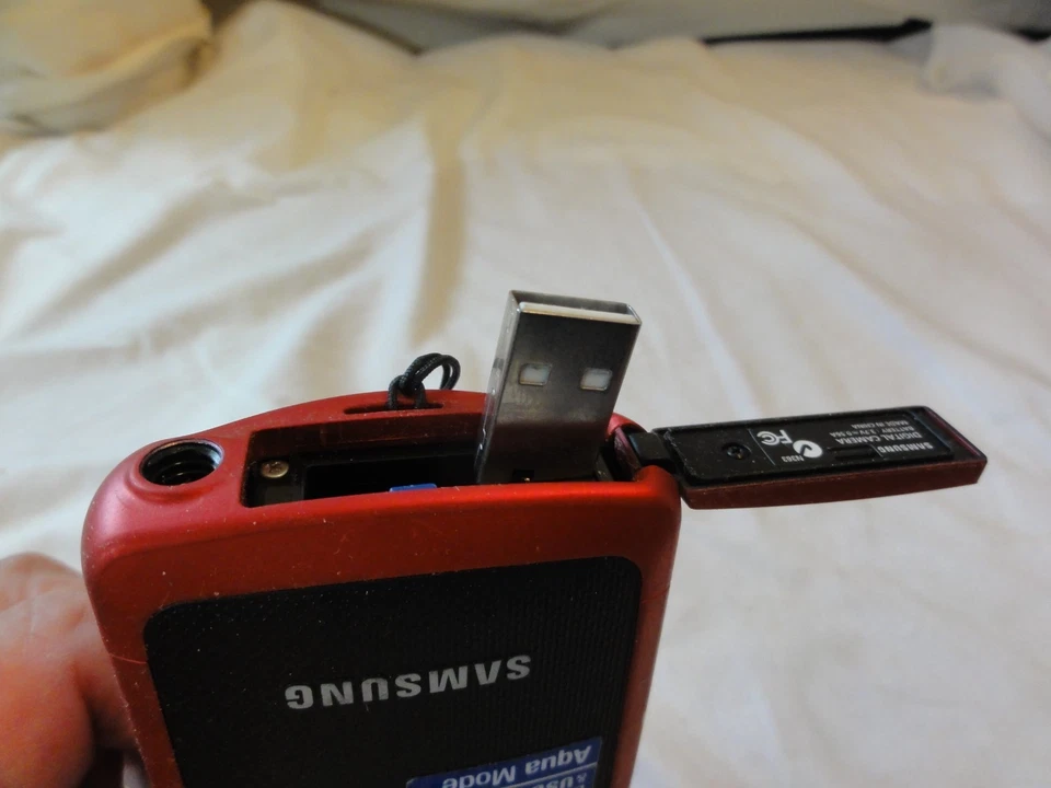 Samsung HMX W200RN Action Camera FULL HD Camcorder Tested And Working - Image 3 of 4
