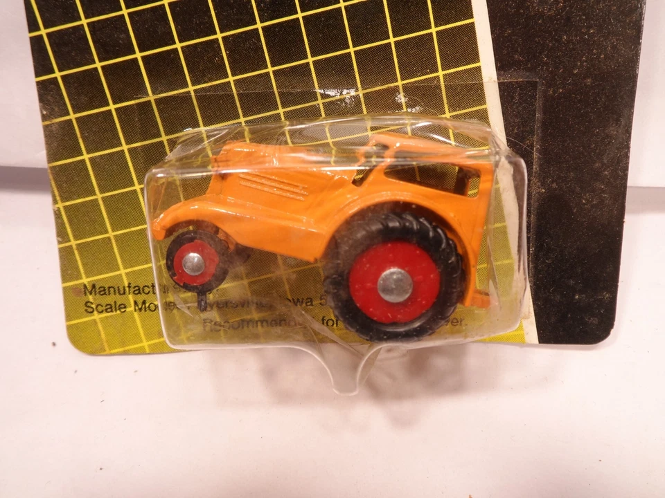 RARE 1/64th Minneapolis Moline Allis Chalmers Massey Oliver Tractor Scale Models - Image 2 of 4