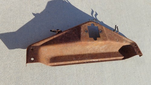 1968 1969 DODGE CHARGER GRILL HEADLIGHT DOOR VACUUM ACTUATOR BRACKET MOPAR