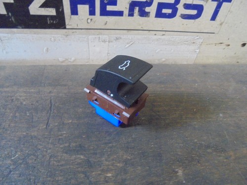 Taster �ffner Heckklappe VW Passat 3C B7 3AA959831 2.0TDi 103kW CFF  CFFB 151901