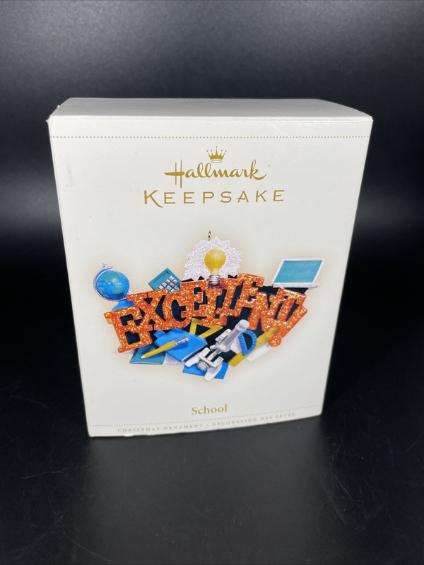 2006 Hallmark Keepsake Ornament Magnet School Excellent