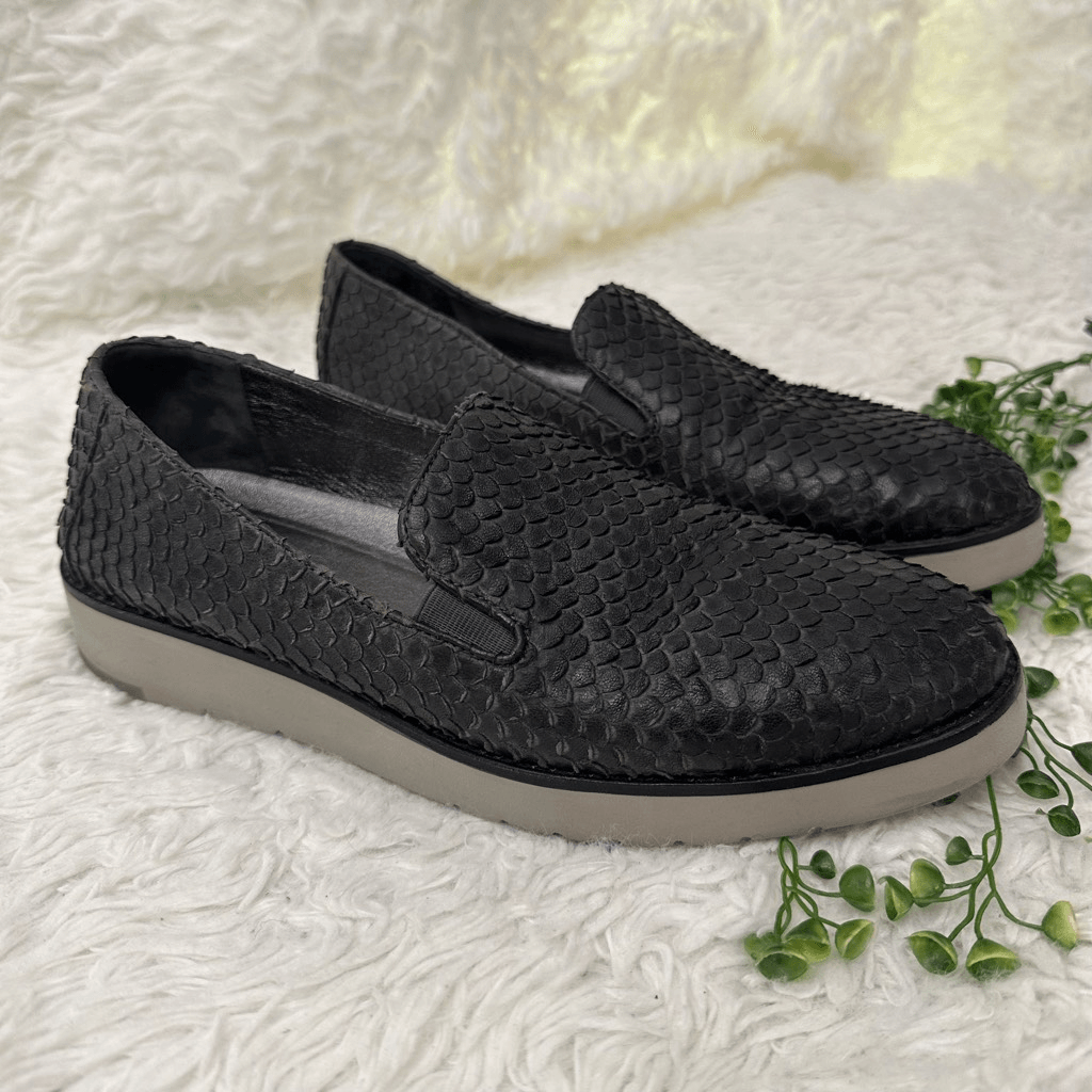 Johnston & Murphy Womens Charcoal Embossed Slip on Leather  display picture 1