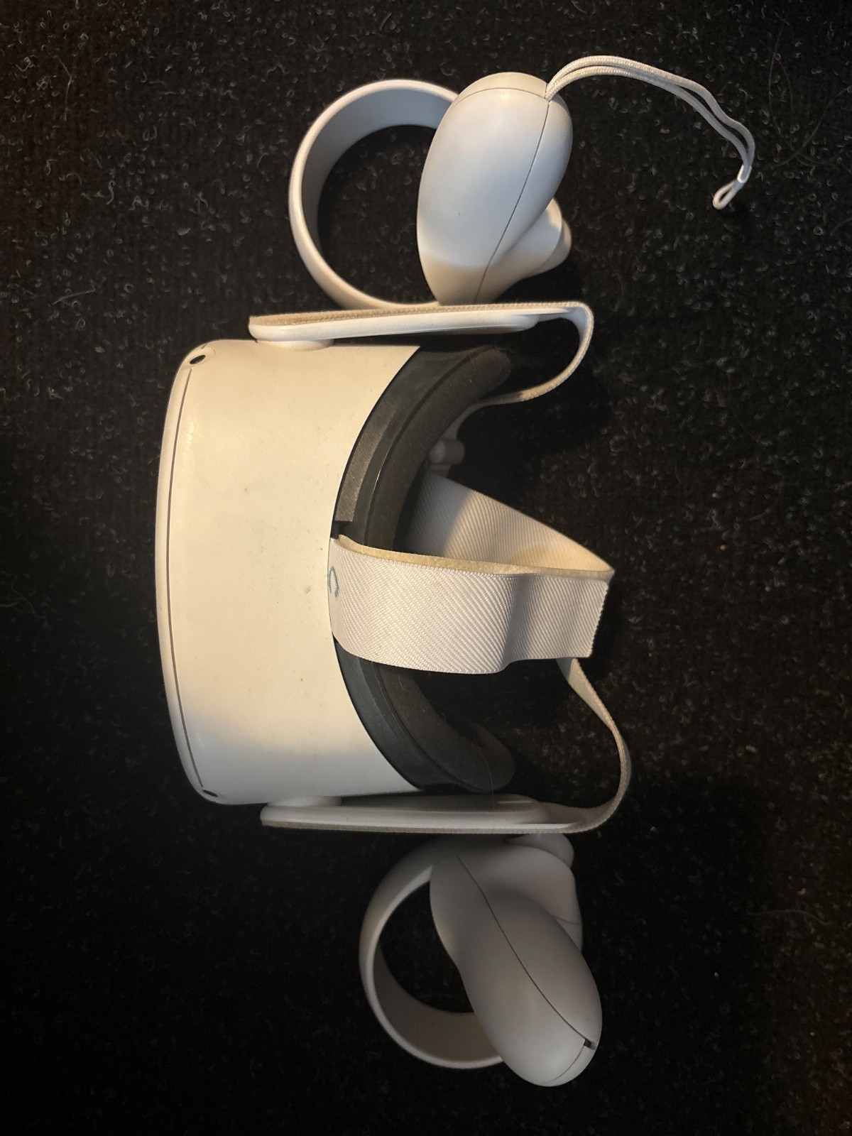 VR HEADSET / Oculus Quest 2 Willing to sell full set or parts (NEED GONE ASAP)