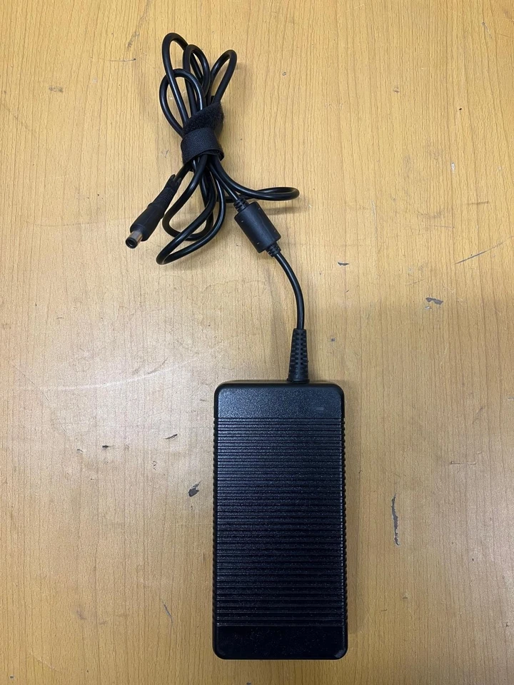 Chargeur HP 230W Original – Embout Noir 7.4 x 5.0 mm – Occasion Très Propre – Sa - Immagine 2 di 2