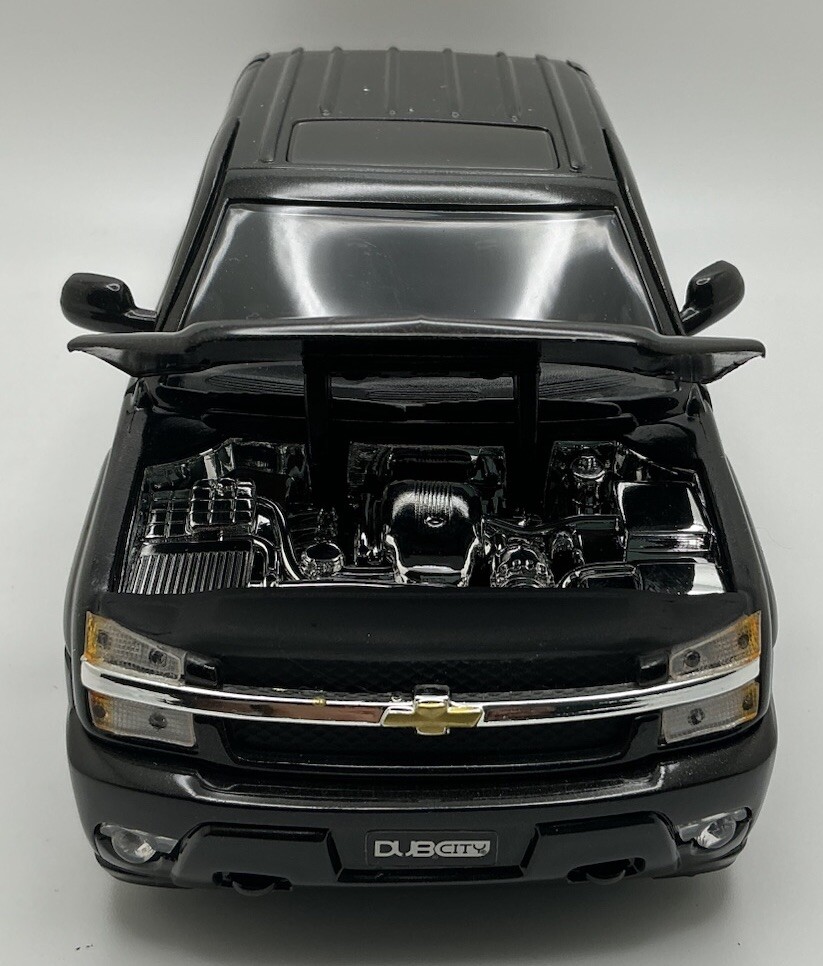 2001 Chevy Avalanche BLACK Jada Dub City 1/24 Scale Die-cast RARE