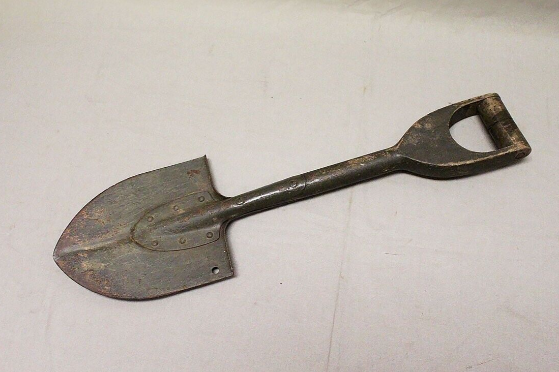 US Army Fixed Vehicle Shovel with Handle . FLU2039