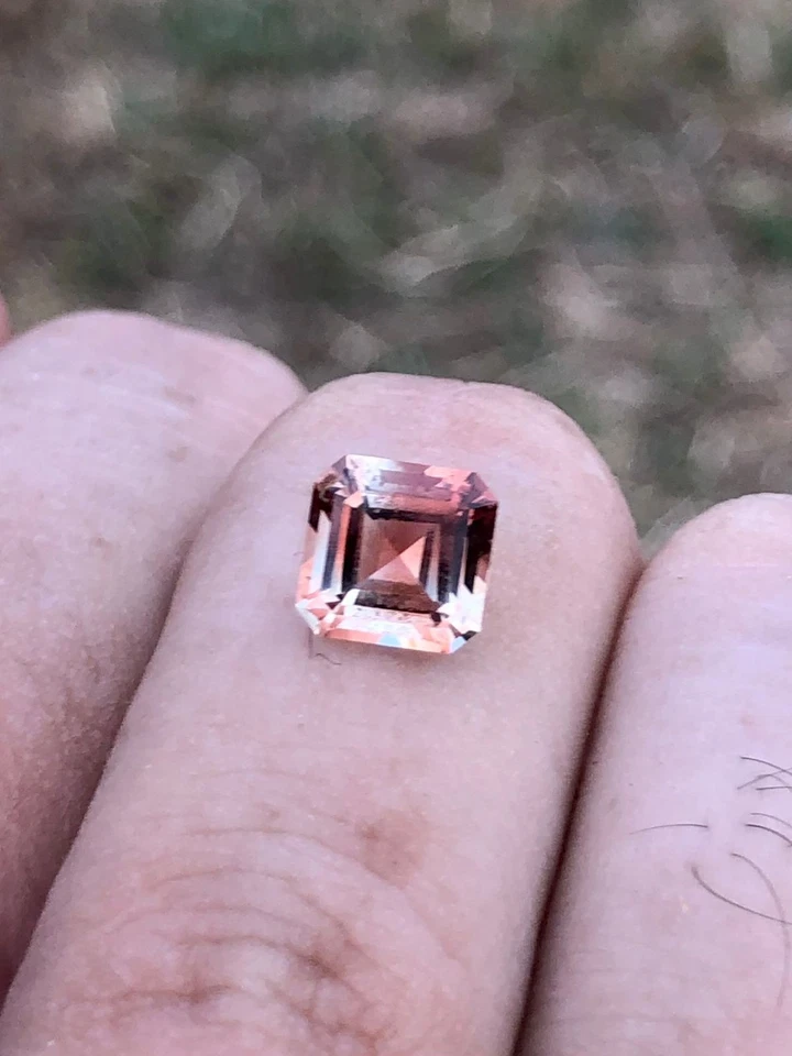 Lupa de corte esmeralda piedra solar Oregon bicolor de 1,85 quilates gema limpia Foto 3 de 4