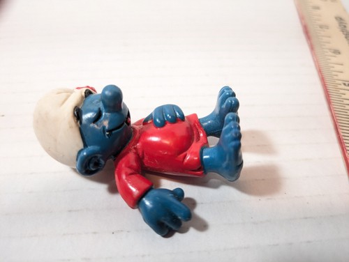 PEYO SCHLEICH VTG SUPER SMURFS Sleeping 1983 PVC FIGURE Smurf - Picture 5 of 9