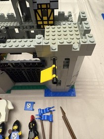 Legoland Castle Black Falcons 6074 Black Falcon's Fortress Near Complete Read