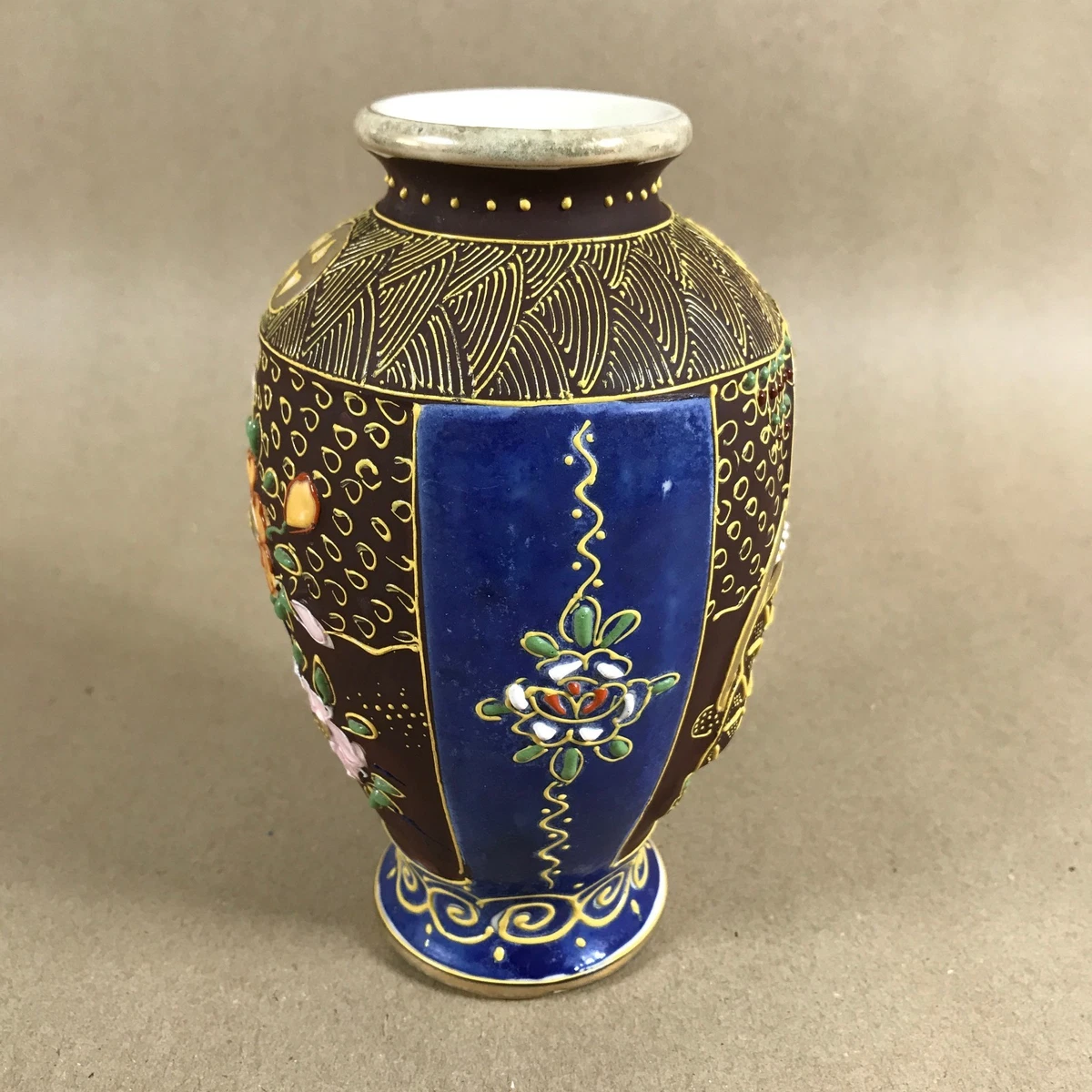 Vintage Japanese Hand Painted Moriage 3D Porcelain Vase