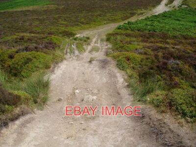FOTO ERODIERTER FUSSWEG AUF MOEL Y GAMELIN VERURSACHT DURCH OFFROAD-FAHRRÄDER UND QUADBIKES.