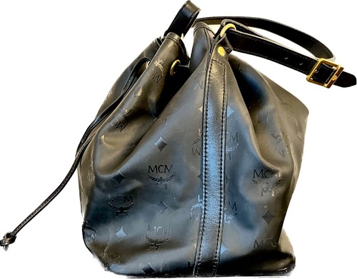 MINT CONDITION Vintage MCM Bucket Bag. Barely worn w/ little wear - Picture 2 of 3