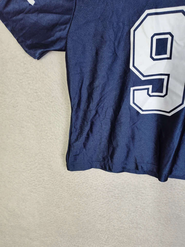 Camisa Jersey Feminina NFL Média Azul Marinho 100% Poliéster Manga Curta Decote V Ajuste Atlético - Imagem 4 de 4