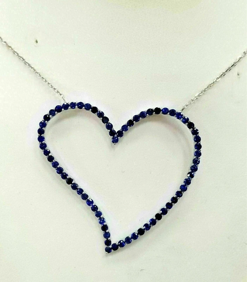 Colgante para mujer enchapado en oro blanco de 14 quilates con corazón de zafiro de corte redondo de 1,2 quilates Foto 2 de 4