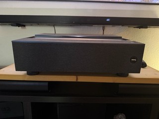 BenQ V6050 4K Laser TV Beamer – Ultrakurzdistanz Projektor