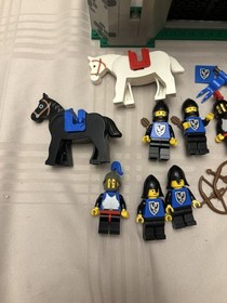 Legoland Castle Black Falcons 6074 Black Falcon's Fortress Near Complete Read