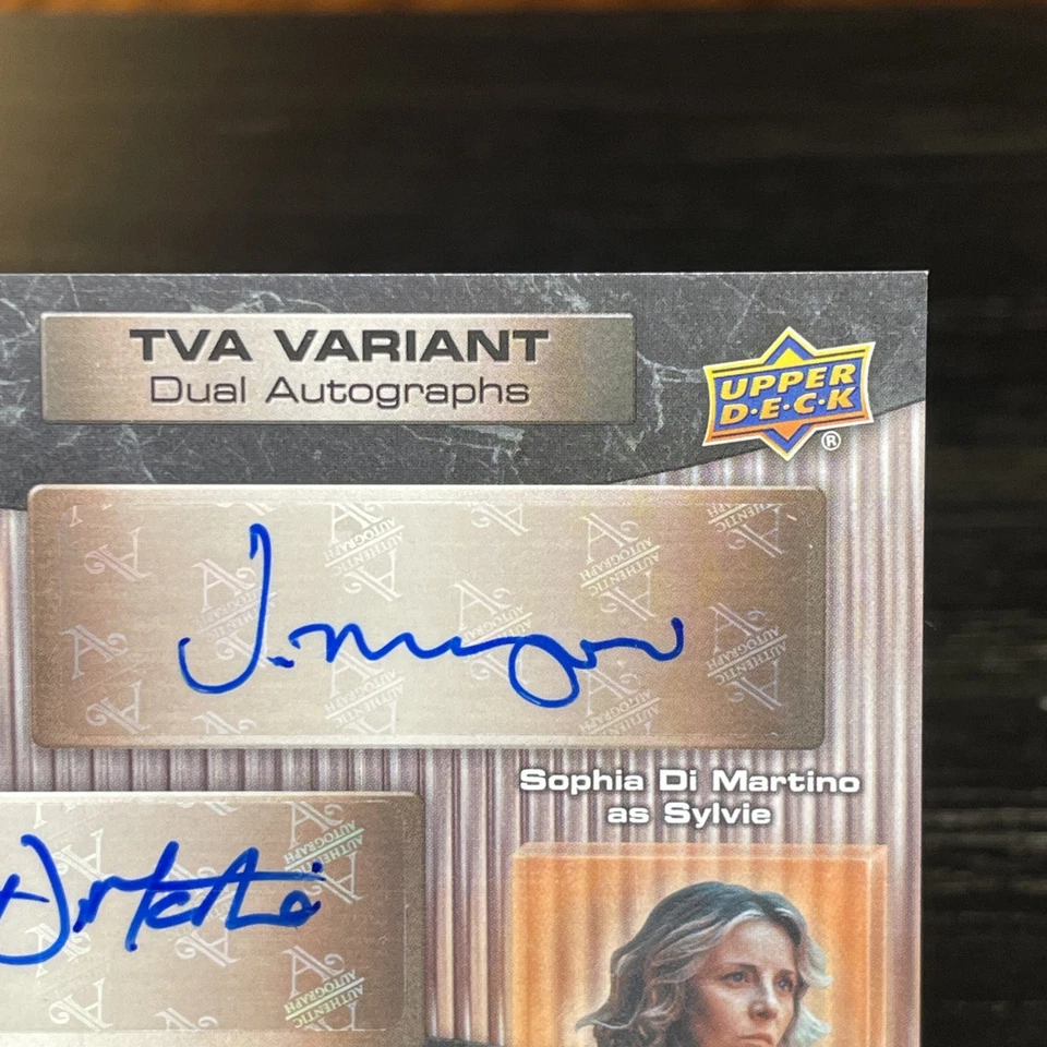 2023 UD S1 Loki Jonathan Majors/Sophia Di Martino Variant Dual Autographs #24/25 - Image 3 of 4
