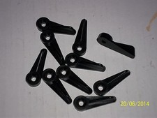 20 X BLACK CAGE FRONT THUMB TWISTS ,FOR CAGE & AVIARY BIRDS