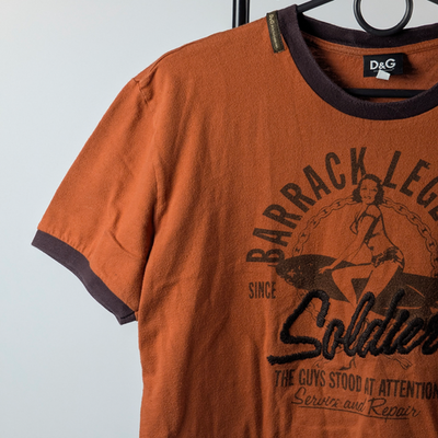 トップス 00s dolce&gabbana brown glitter tee Dolce&Gabbana 2000s Y2K Embroidered Girl Ringer Logo Print Orange