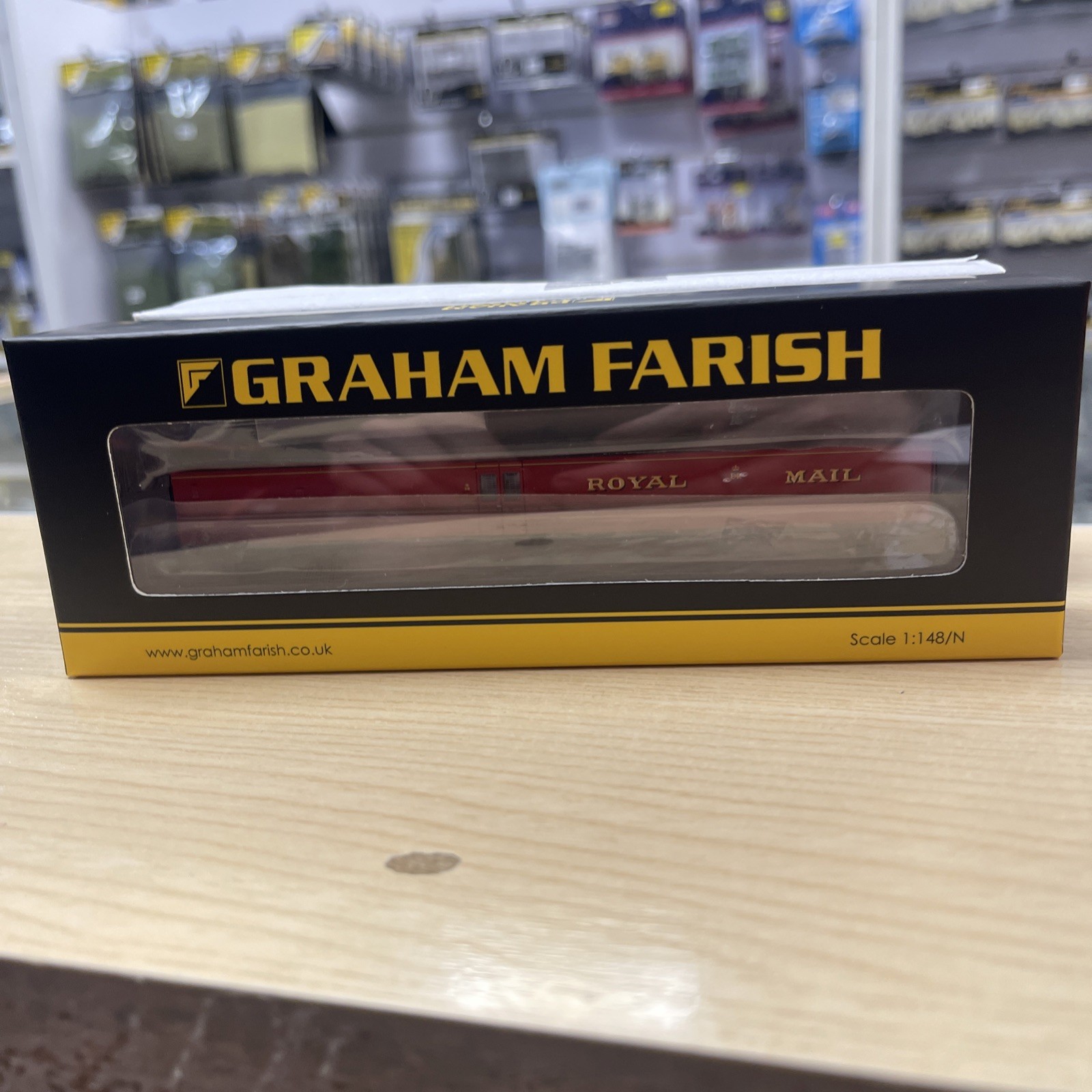 Graham Farish 374-901C Mk1 POS Post Office Red M80309 Coach