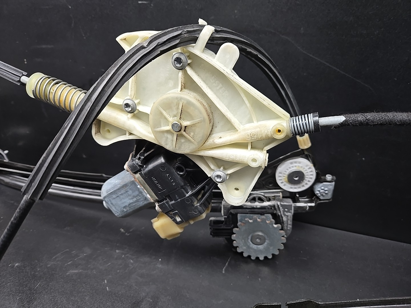 2014-2019 MASERATI GHIBLI FRONT RIGHT PASSENGER WINDOW REGULATOR OEM