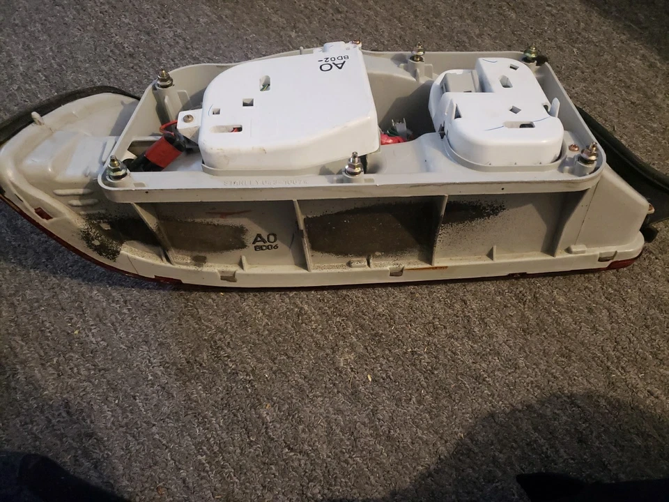 1992 Acura Legend 4 Door Sedan Passenger Side Taillight - Image 4 of 4