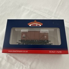 Bachmann 38-180B 12 ton plywood fruit van in BR Bauxite (early) B87571 NEW