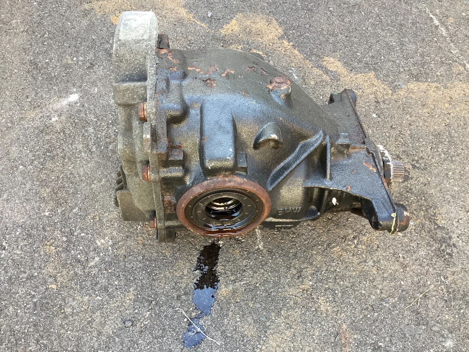 2007 - 2010 BMW X5 E70 Rear Axle Differential Carrier Assembly OEM - Image 3 of 4