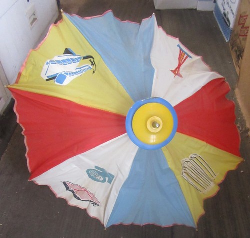 scarce 1962 SEATTLE WORLDS FAIR 26" UMBRELLA s2