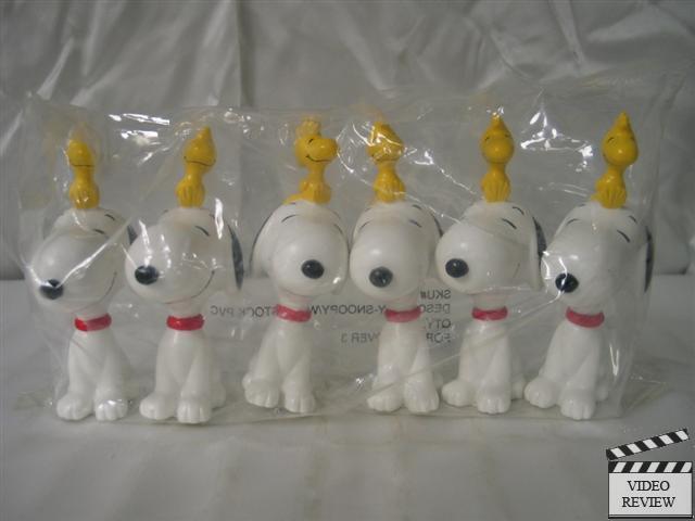 small snoopy figurine