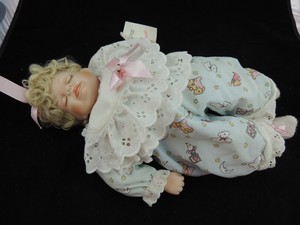 world gallery dolls and collectibles