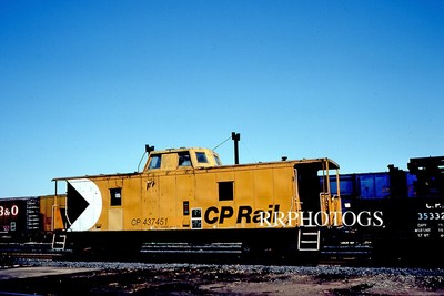 RAILROAD SLIDE CANADIAN PACIFIC CP CABOOSE #437451 um 1978