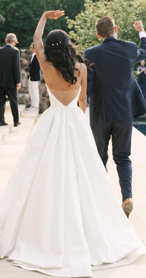 Vestido de novia RIVINI | Seda Mikado Línea A | Talla 2 | Usado una vez | Venta al por menor $8,100 Foto 4 de 4