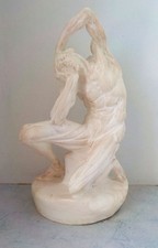 L'Écorché accroupi par Pierre Puget, plâtre vintage patiné - 25 cm de haut