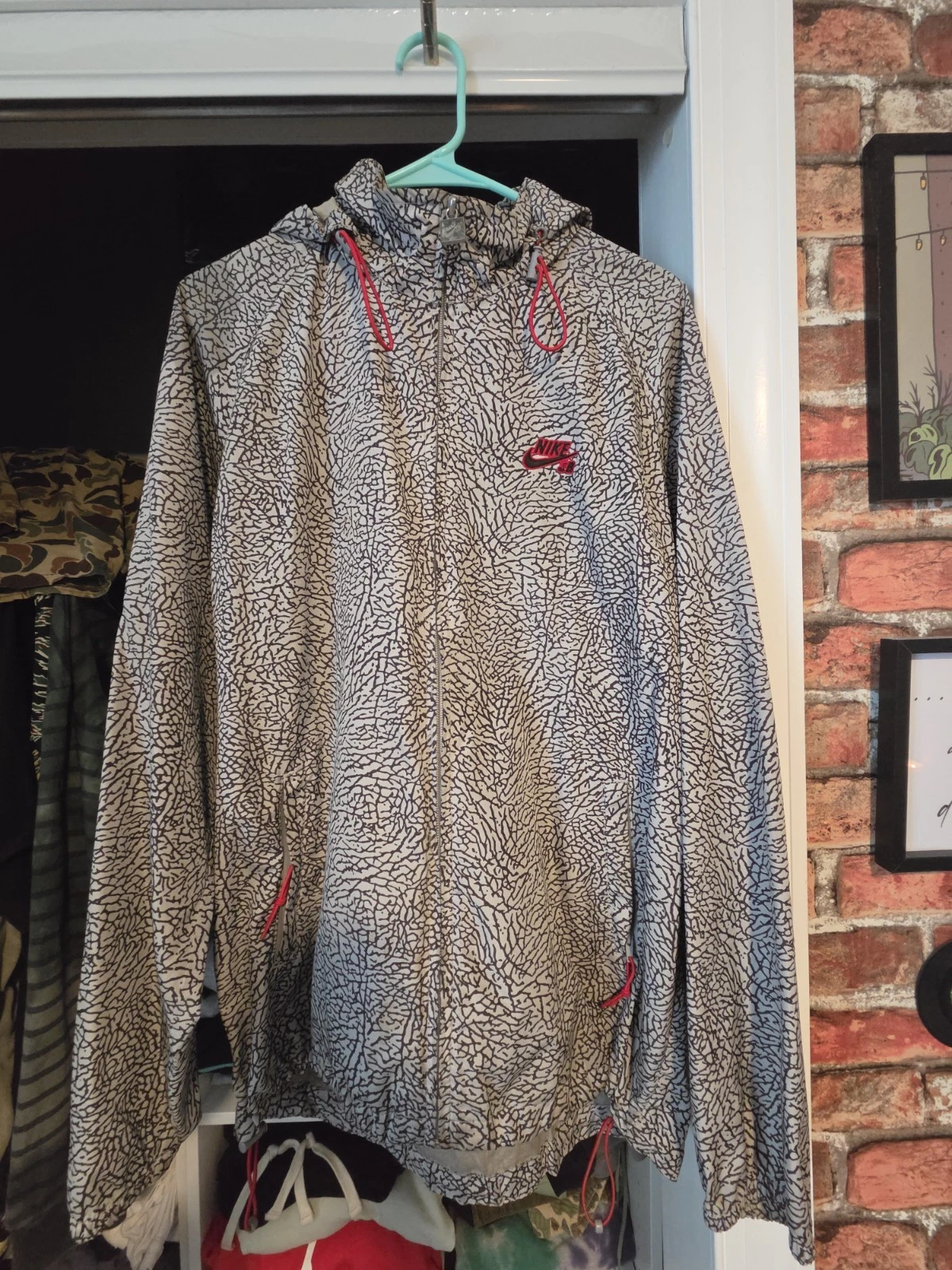***RARE*** Nike SB Cement Elephant Print Windbreaker Jacket Large Grey 2007