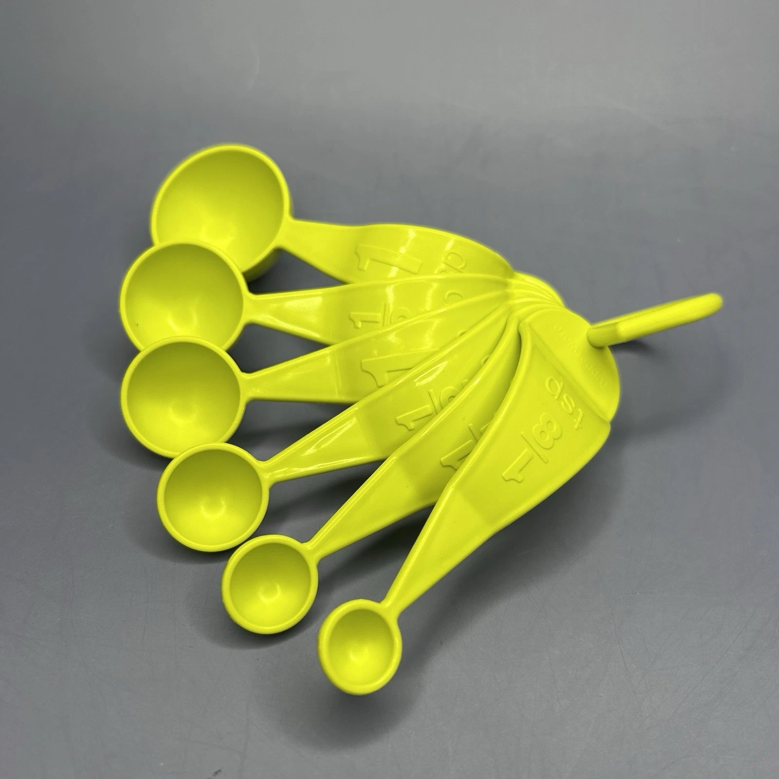 Tupperware 6141A Measuring Spoon Set 6 Margarita Lime Green Curved Handle D Ring